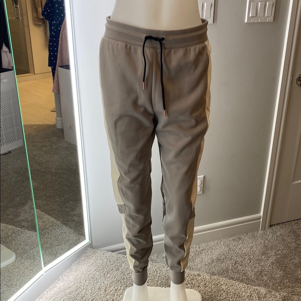 Onzie yoga Blocked Sweat pant. Sand colour. Size M/L. BNWT.